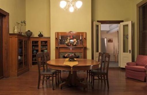 фото отеля Grand Center Guesthouse Saint Louis