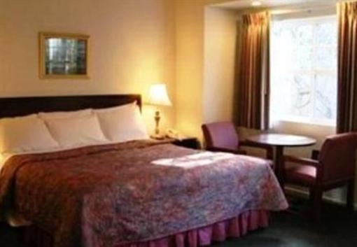 фото отеля Bide A Wee Inn & Cottages Pacific Grove