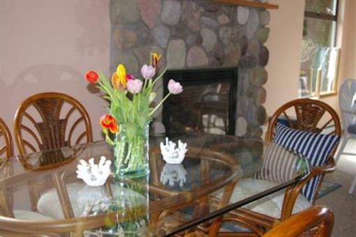 фото отеля Bostrom's B&B On Little Beach Bay