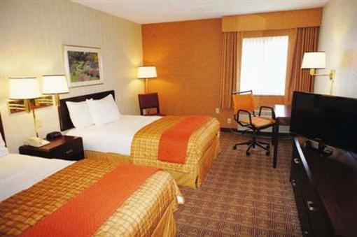 фото отеля La Quinta Inn & Suites Warwick