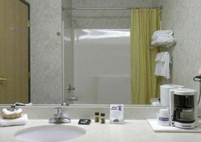 фото отеля Travelodge and Suites Fargo Moorhead