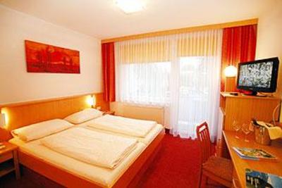 фото отеля Strandhotel Faak am See