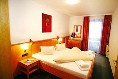 фото отеля Strandhotel Faak am See