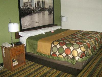 фото отеля Super 8 Richmond Chamberlayne Rd.