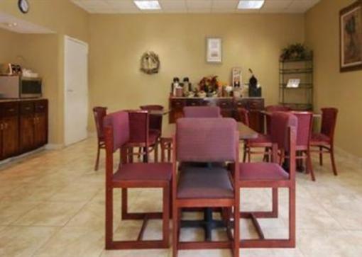 фото отеля Econo Lodge Saraland
