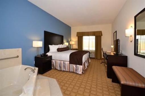 фото отеля Best Western Plus Lytle Inn & Suites