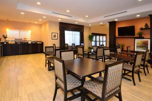 фото отеля Best Western Plus Lytle Inn & Suites