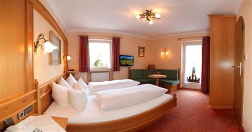 фото отеля Hotel Edelweiss Reit im Winkl