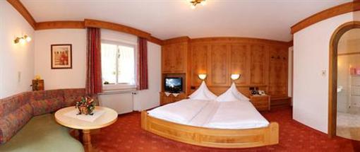 фото отеля Hotel Edelweiss Reit im Winkl