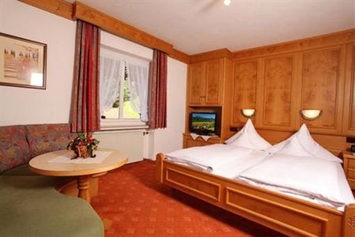фото отеля Hotel Edelweiss Reit im Winkl