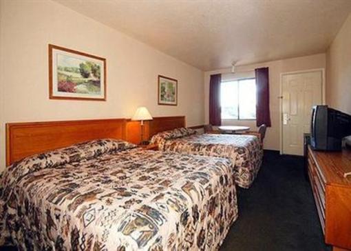 фото отеля Rodeway Inn Red Hills
