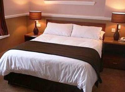 фото отеля Pines Hotel Luton