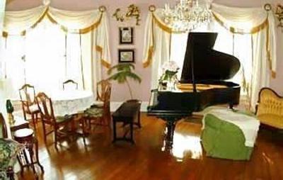 фото отеля Lockheart Gables Bed & Breakfast