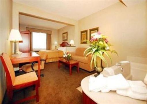 фото отеля Comfort Suites Green Bay