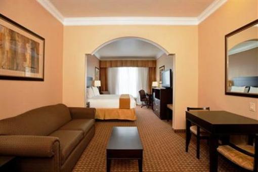 фото отеля Holiday Inn Express Hotel & Suites Houston-Alvin
