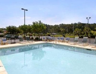 фото отеля Super 8 Myrtle Beach/Market Common Area