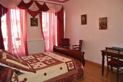 фото отеля Au Pied Du Chateau