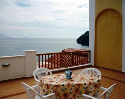 фото отеля Nereides Apartments Marathokampos