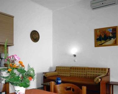 фото отеля Nereides Apartments Marathokampos
