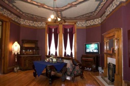 фото отеля Lumber Baron Inn & Gardens