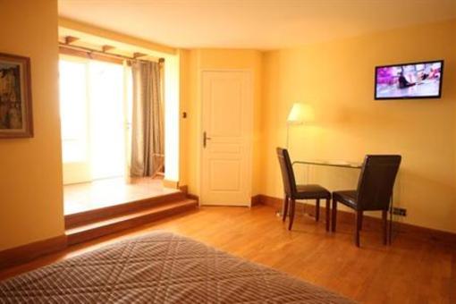 фото отеля Hotel Des Consuls Castelnau-de-Montmiral