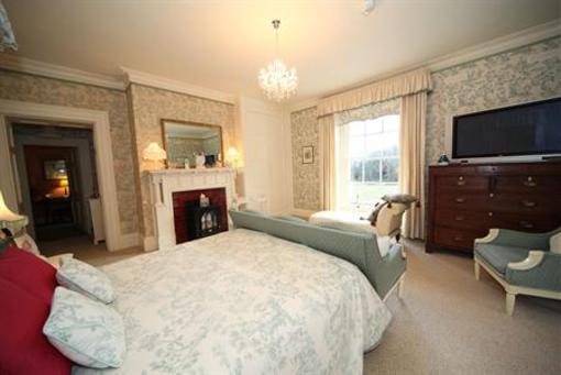 фото отеля Glangrwyney Court Bed & Breakfast Crickhowell