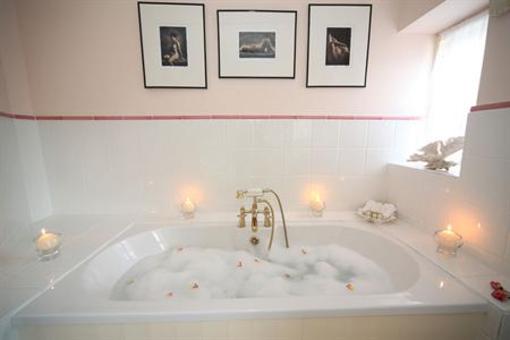 фото отеля Glangrwyney Court Bed & Breakfast Crickhowell
