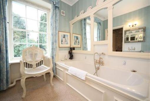 фото отеля Glangrwyney Court Bed & Breakfast Crickhowell