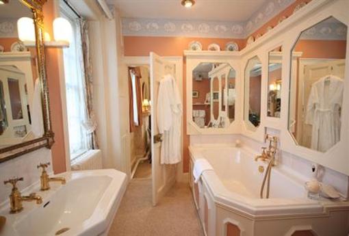 фото отеля Glangrwyney Court Bed & Breakfast Crickhowell