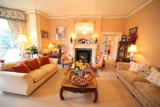 фото отеля Glangrwyney Court Bed & Breakfast Crickhowell