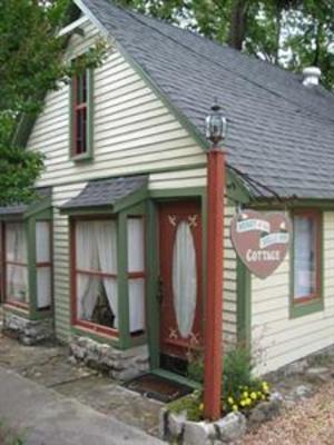фото отеля Heart of the Hills Inn Eureka Springs