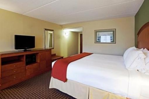 фото отеля Holiday Inn Express Hotel & Suites Charlotte Airport-Belmont