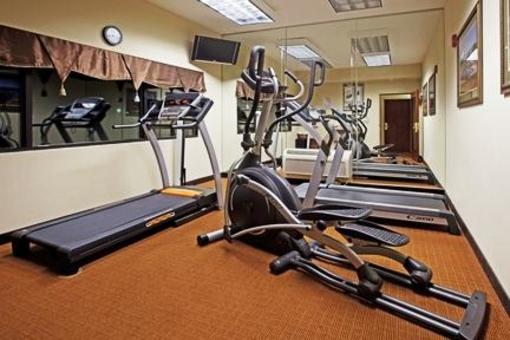фото отеля Holiday Inn Express Hotel & Suites Charlotte Airport-Belmont