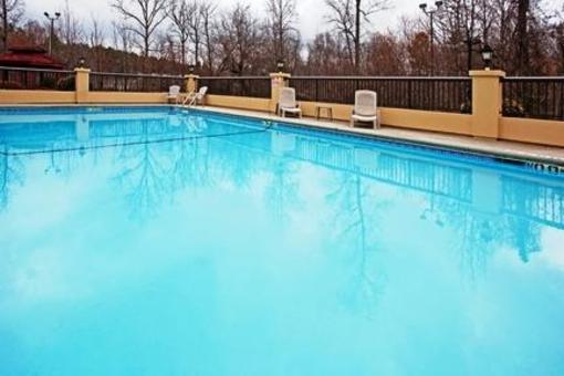 фото отеля Holiday Inn Express Hotel & Suites Charlotte Airport-Belmont