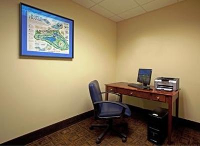 фото отеля Holiday Inn Express Hotel & Suites Charlotte Airport-Belmont