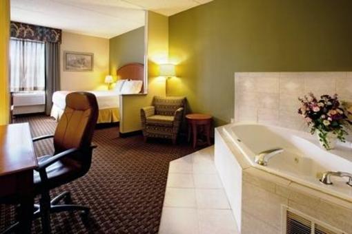 фото отеля Holiday Inn Express Hotel & Suites Charlotte Airport-Belmont
