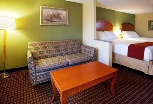 фото отеля Holiday Inn Express Hotel & Suites Charlotte Airport-Belmont