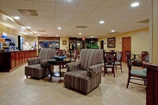 фото отеля Holiday Inn Express Hotel & Suites Charlotte Airport-Belmont