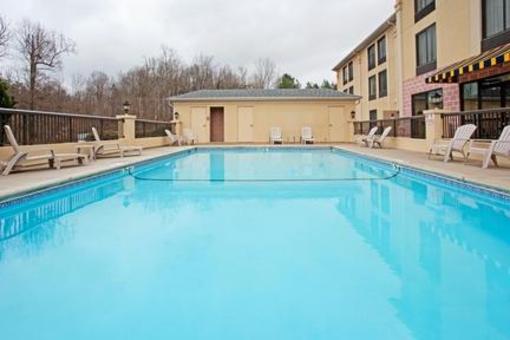 фото отеля Holiday Inn Express Hotel & Suites Charlotte Airport-Belmont