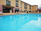 фото отеля Holiday Inn Express Hotel & Suites Charlotte Airport-Belmont