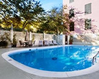 фото отеля Charleston - Days Inn Historic District