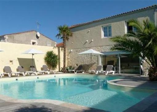 фото отеля Hotel Le Square Saint-Pierre-d'Oleron