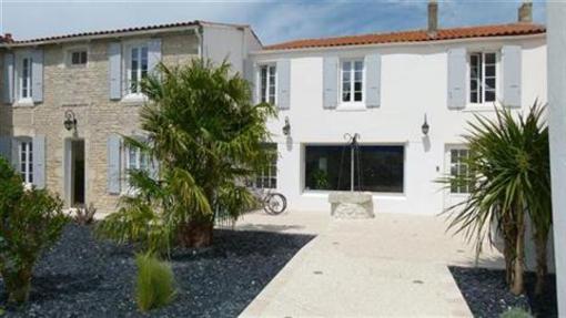 фото отеля Hotel Le Square Saint-Pierre-d'Oleron