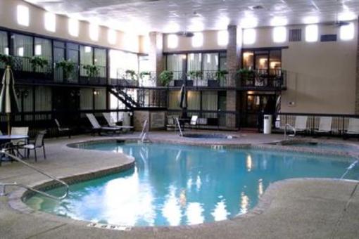 фото отеля Clarion Inn & Suites and Conference Center