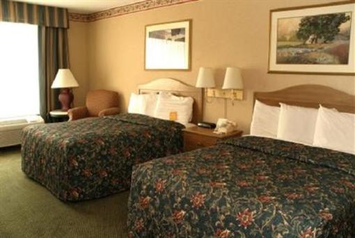 фото отеля Clarion Inn & Suites and Conference Center