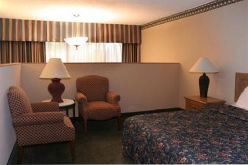 фото отеля Clarion Inn & Suites and Conference Center