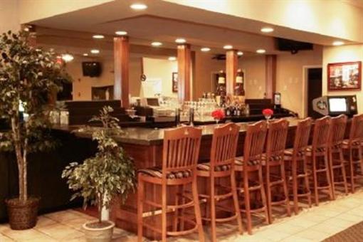 фото отеля Clarion Inn & Suites and Conference Center