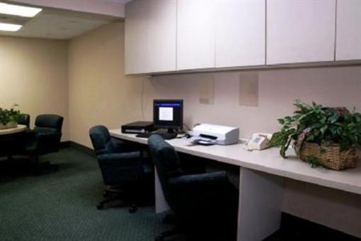 фото отеля Clarion Inn & Suites and Conference Center