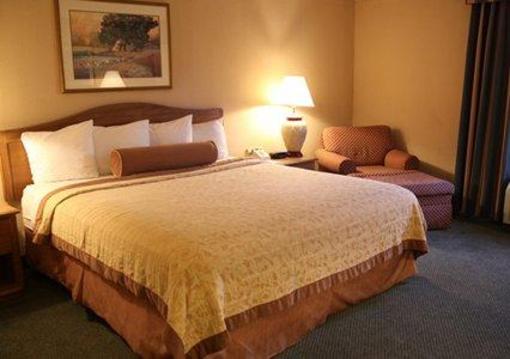 фото отеля Clarion Inn & Suites and Conference Center