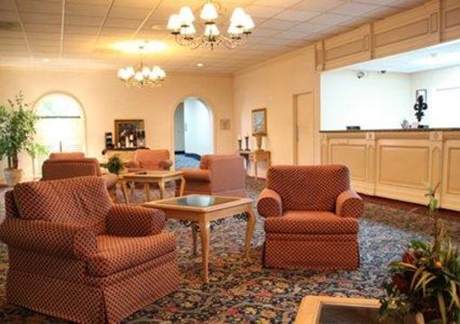 фото отеля Clarion Inn & Suites and Conference Center